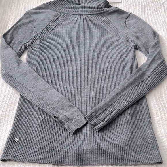Lululemon Pockets Sweat Savasana Merino Wool Turtleneck Gray Sweater Womens 6 M - Picture 13 of 16